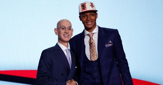 1656042693335079806.jpg Jabari-Smith-1.jpg