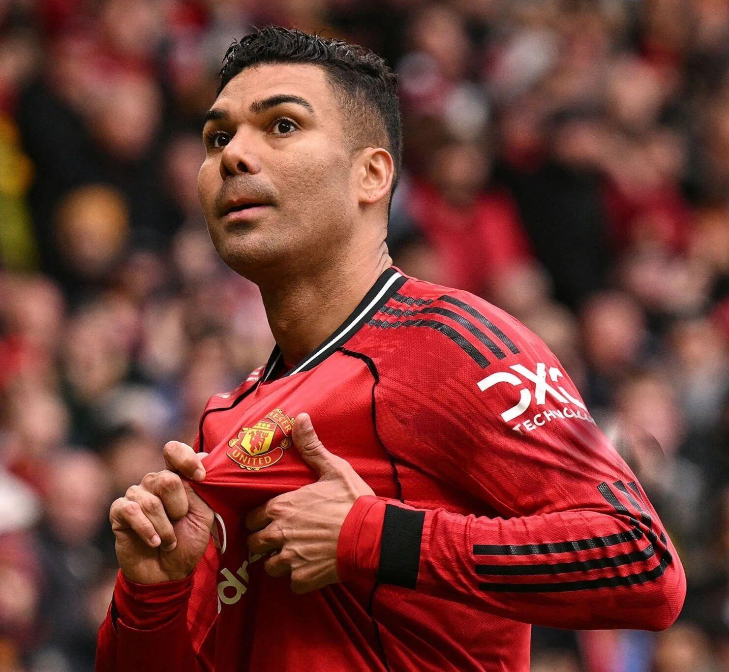 b体育-曼联主场7万人高呼卡塞米罗再踢1年！表现越好越难留队，拉爵无情